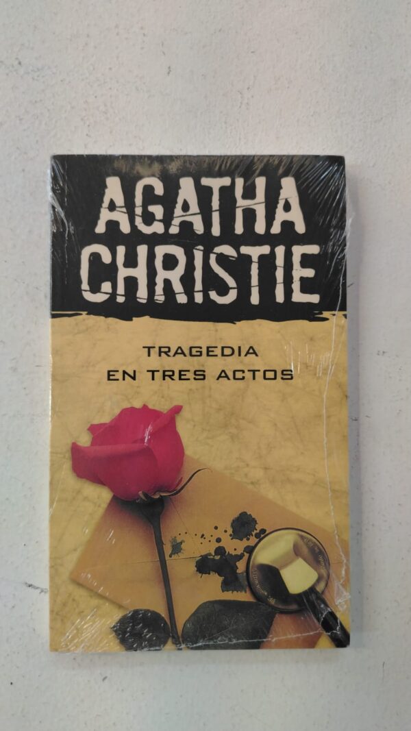 WhatsApp Image 2025-06-15 at 10.49.57 AM Tragedia en tres actos – Agatha Christie