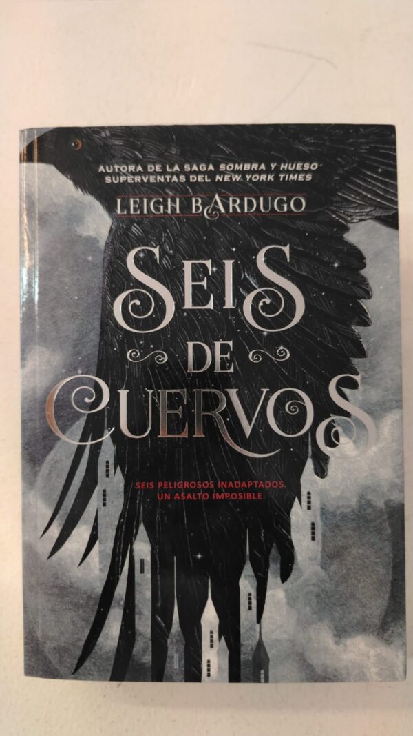 WhatsApp Image 2025-06-15 at 2.46.58 PM Seis de Cuervos – Leigh Bardugo